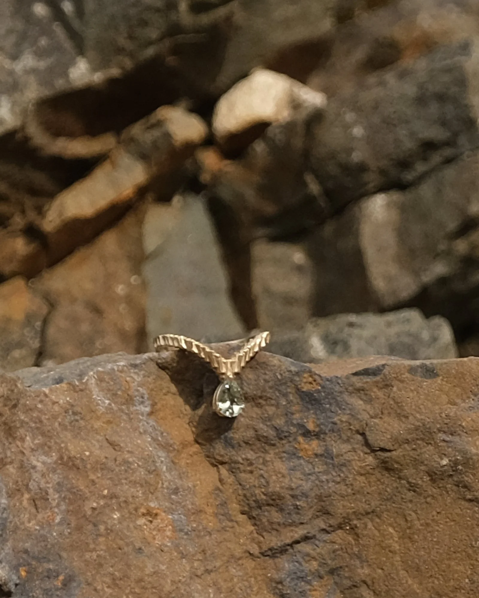 tremor-14kt-recycled-gold-ring- dew-4.jpg
