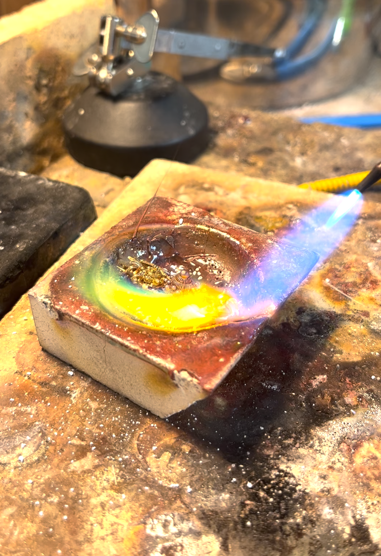 Atelier-workshop-melting-gold-sustainable-Studio-IRIS.png