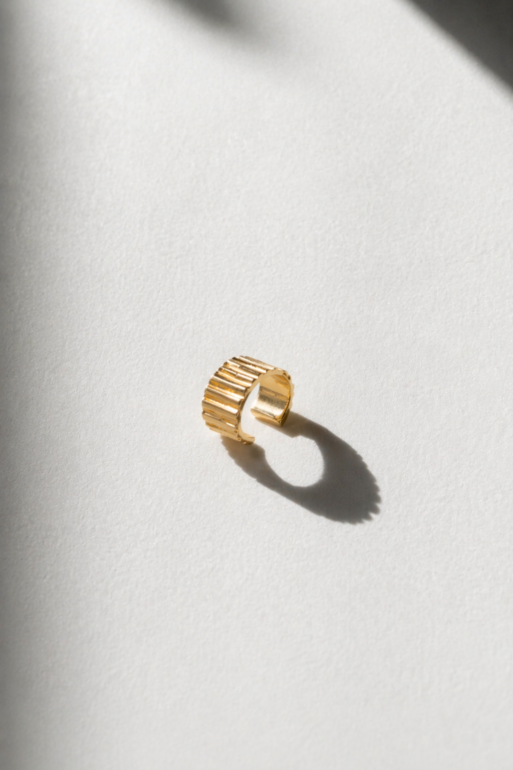 studio-iris-jewelry-earcuff-hexagon-rocks-14kt.png