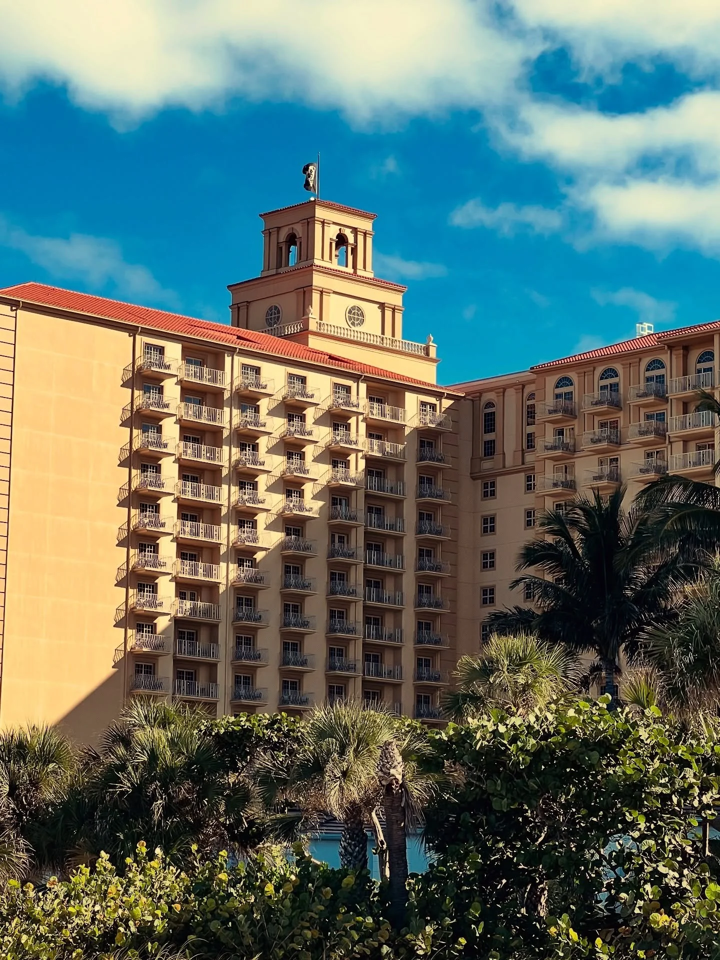 What a long weekend it&rsquo;s been - the perfect getaway with family and friends. Headed back from an incredible stay at @ritzcarltonresortsofnaples where relaxation met luxury in true South Florida style. From lazy pool days to unforgettable dinner