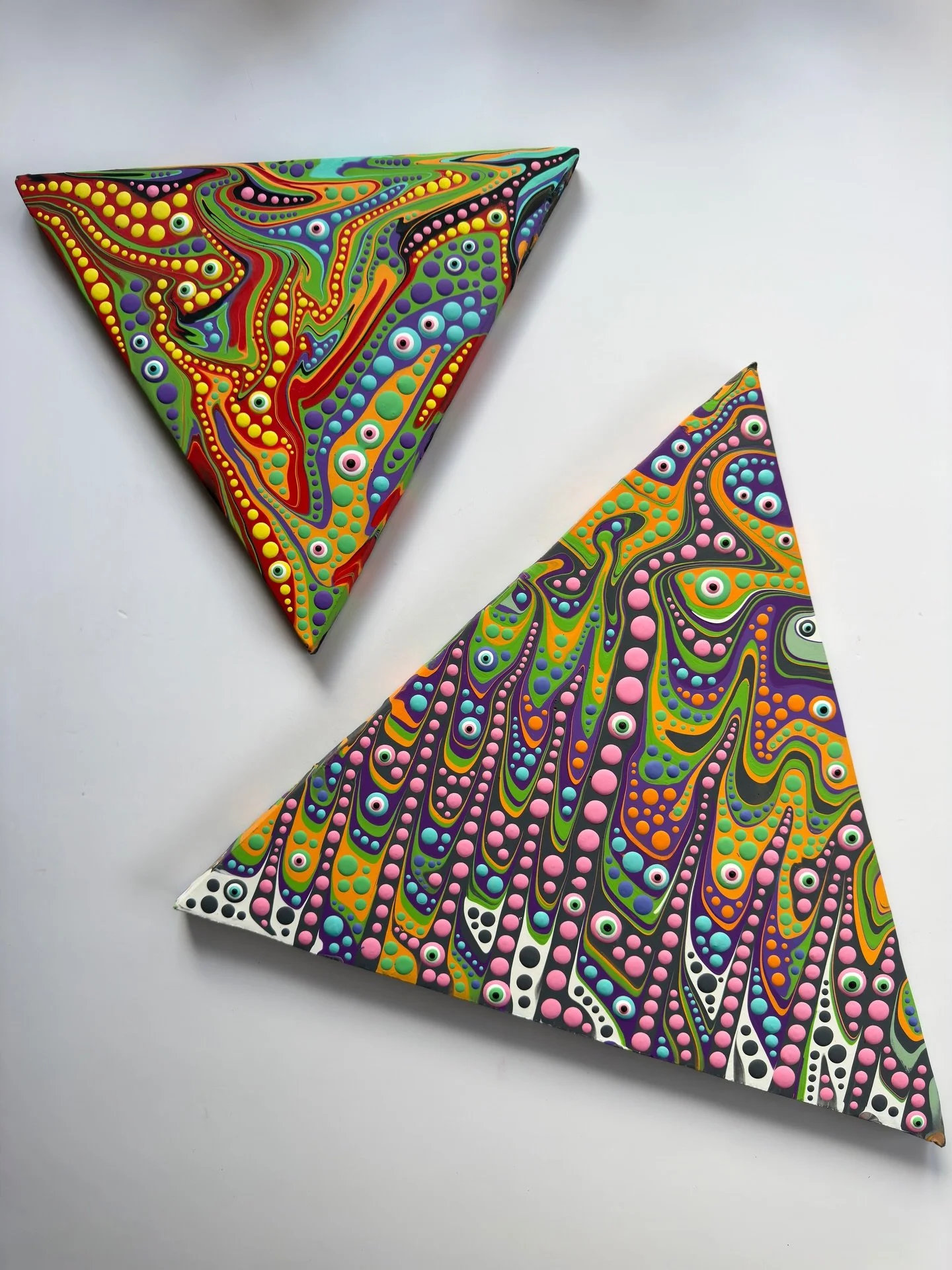 The first 2 editions to the triangle series I&rsquo;m working on. Really happy with how they both turned out! The smaller one on the left has now sold, anyone interested in the larger one please DM x 👀👀