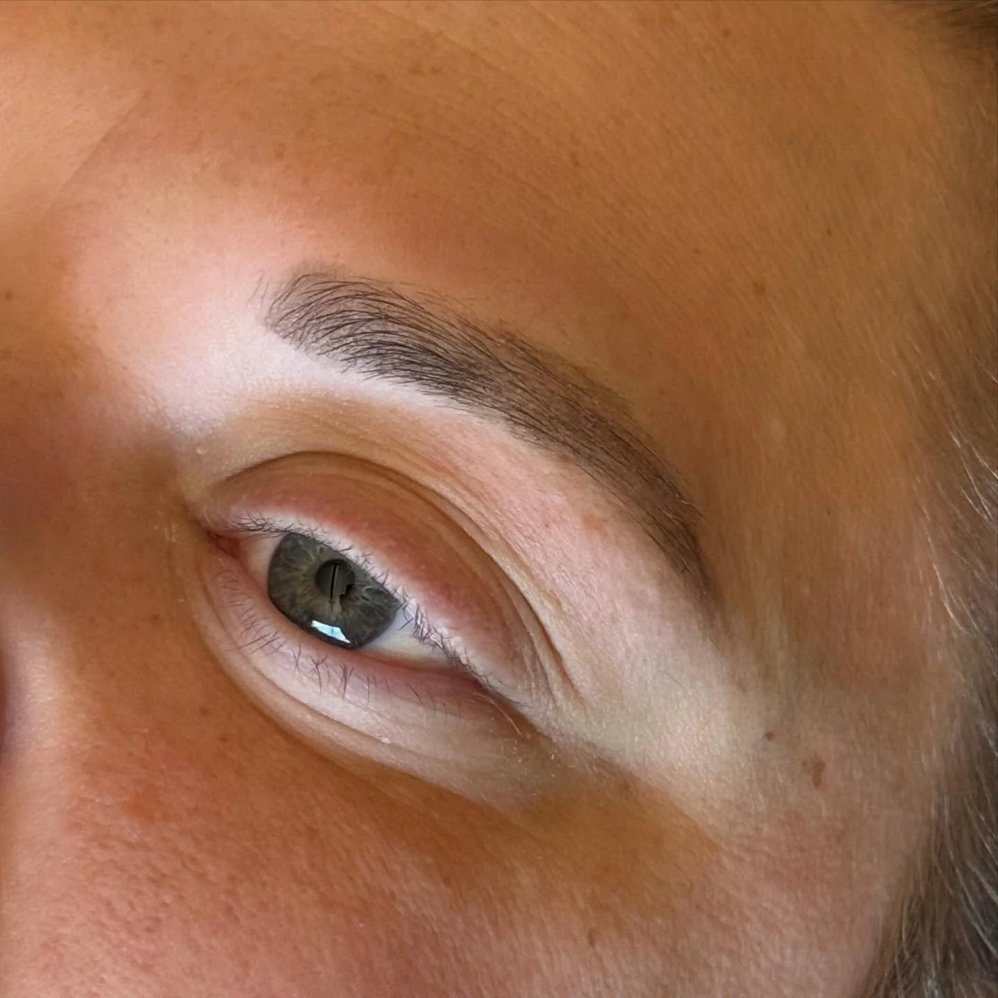 What did I do? Just gave her a natural looking brow tint 😏 Get yours today and get sleek af brows

#browwax #browtinting #browwaxandtint #browmap #browgamestrong #browshaping #denverbrows #denverbrowshaping #denvercolorado #colorado