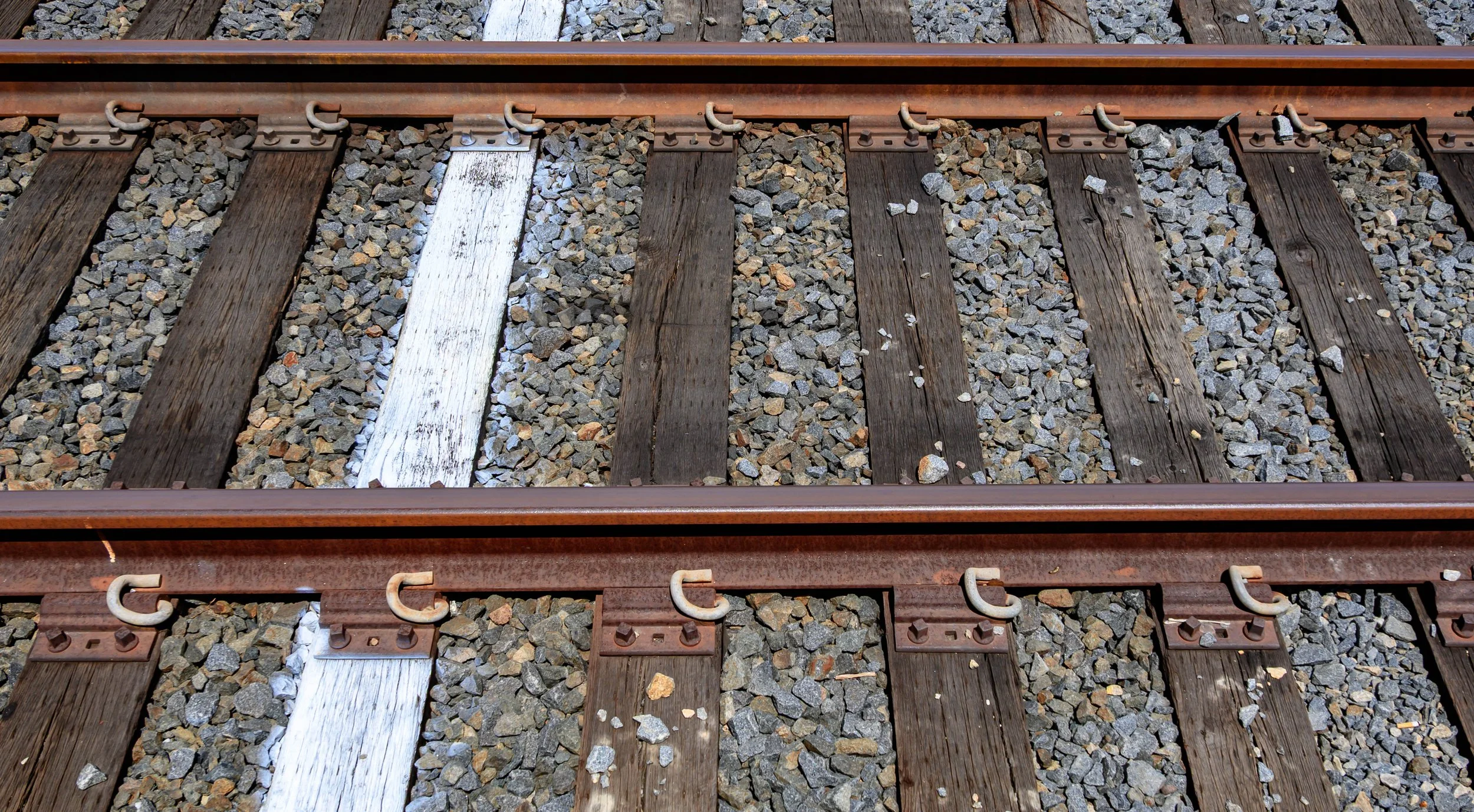 Track tie pattern