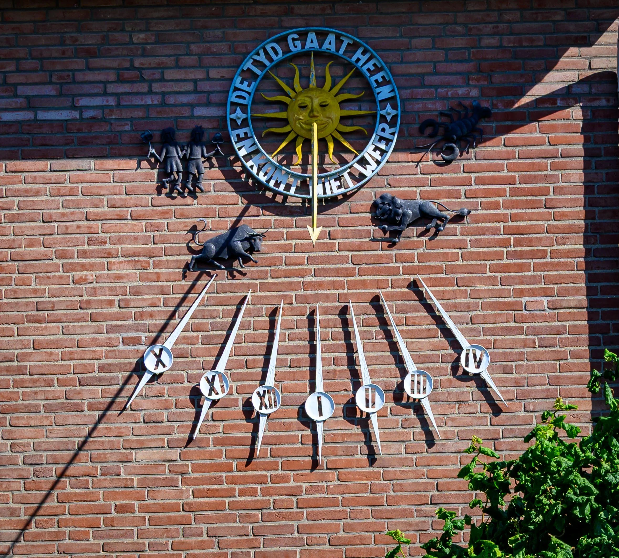 Dutch sundial - "Time passes and doesn't return"