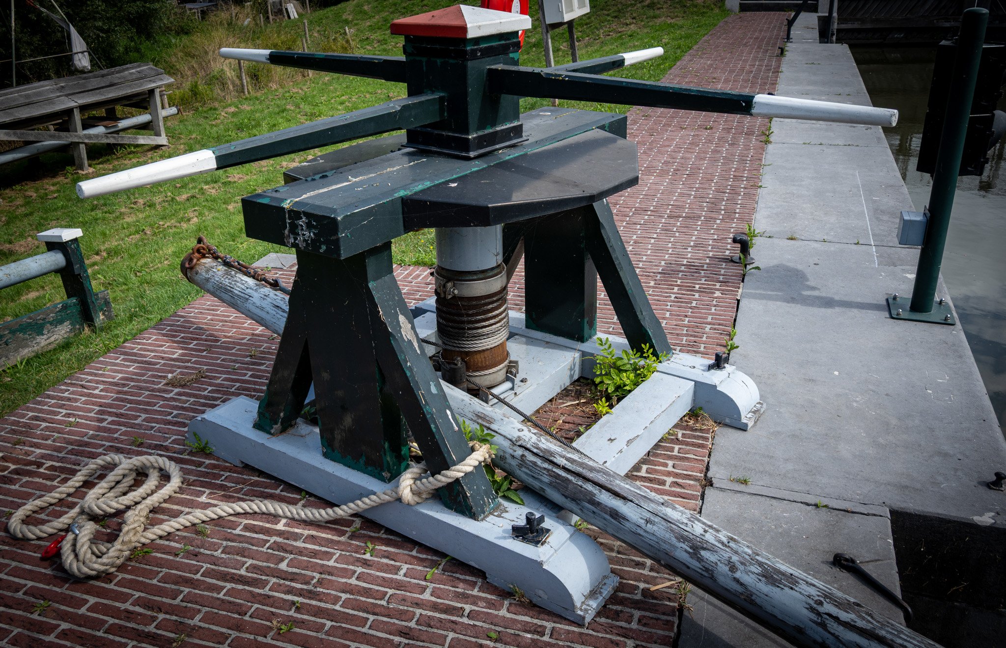 Canal lock control windlass