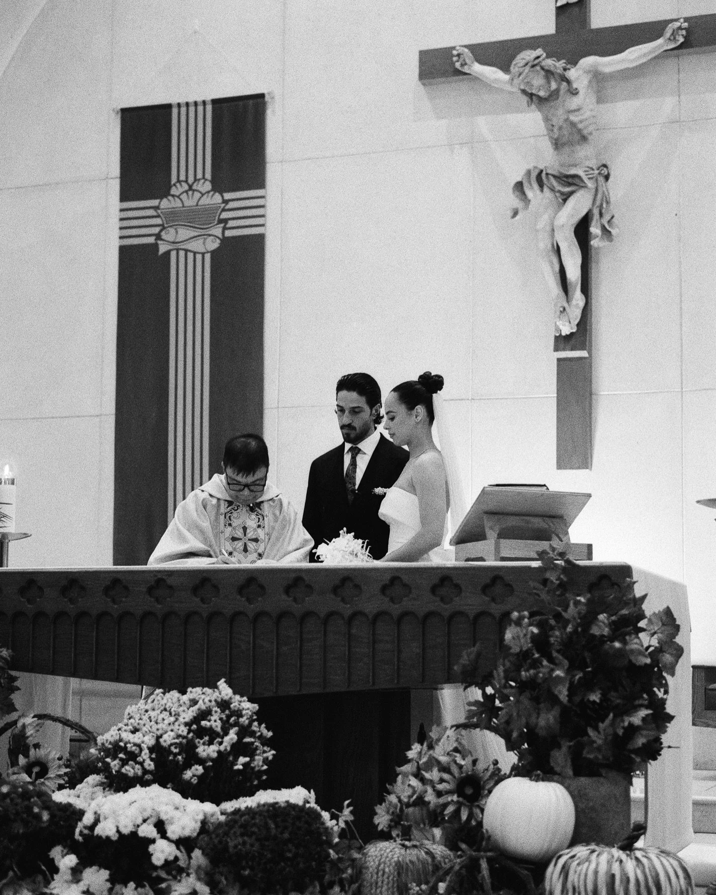 stefano &amp; ditona

~ truly moved through this day like a fly on the wall. dove in with three rolls of b&amp;w  and i&rsquo;m so happy i did!!! 

~ stefano and I share the same love for 35mm so it was such an honour to capture this day for them 

s
