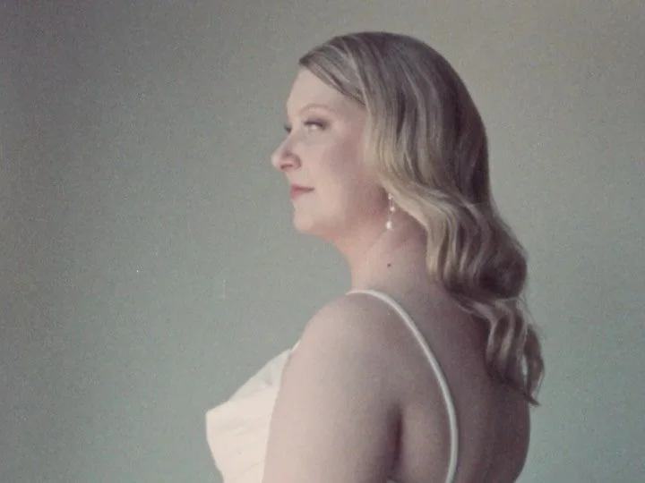 some scenes from sara and vince&rsquo;s downtown wedding 

venue: @hotelocho 
floral: @blvd.floral 
photo: @carolwangphoto 
mua: @iriebeauty_ 

#super8 #super8weddingvideographer #toronto #super8film #kodakshootfilm