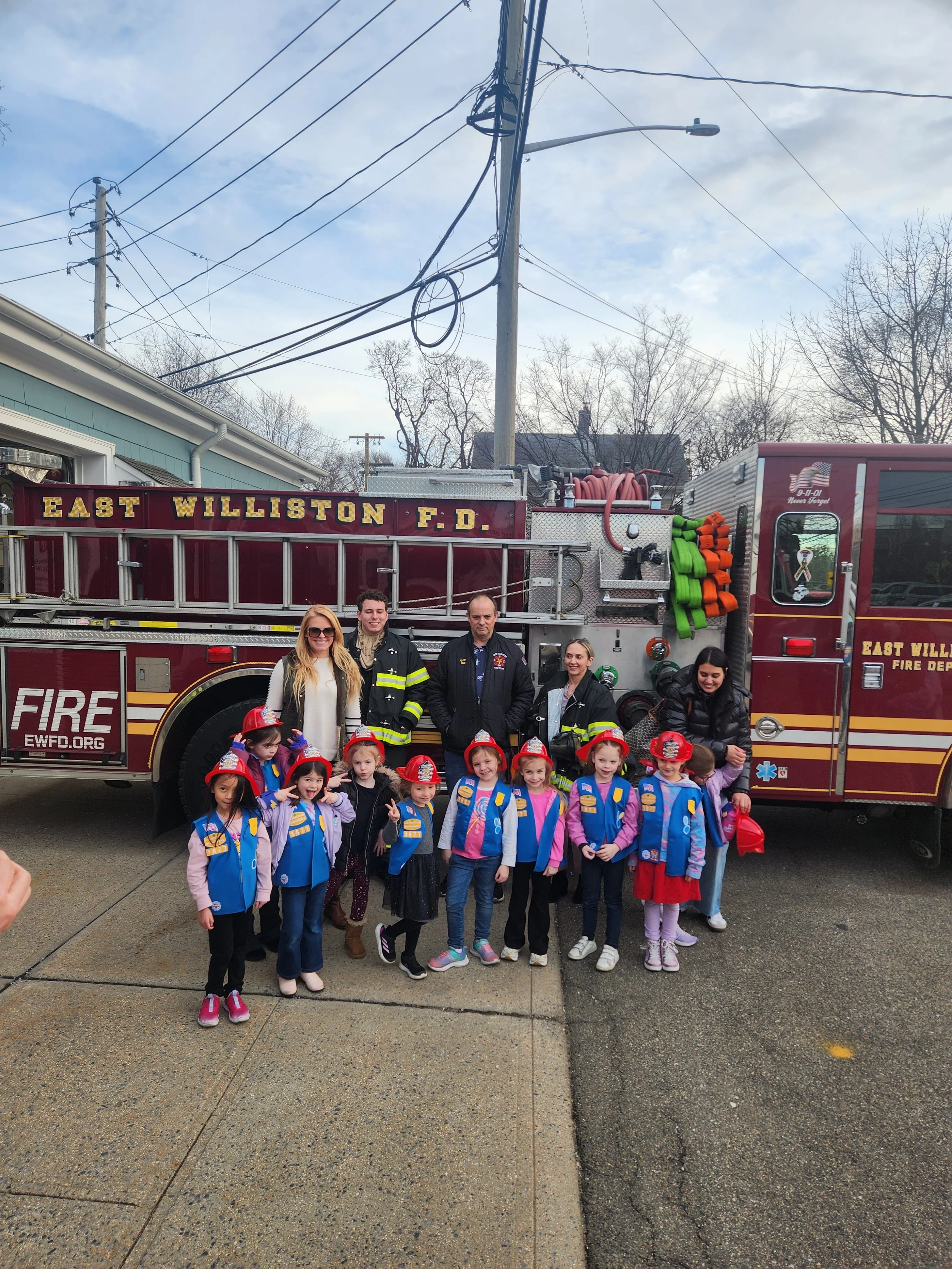 Little Heroes in the Making: Daisy Troop 1877 Visits the East Williston Fire Department 🚒🔥