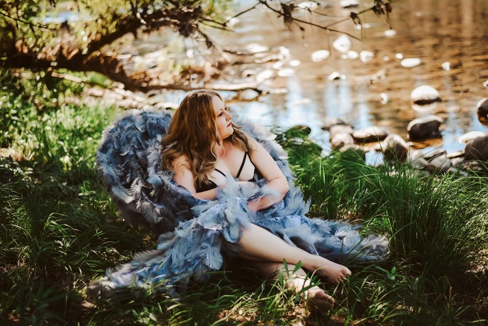 Outdoor sessions are always my favorite. Take me to a lake and let's take some pictures!! 

 #booknow #spokaneboudoirphotographer #unleashedboudoirphotographyspokanewa #boudoirsession #unleashedboudoirpjotographybync #outdoorboudoir #angelwings #spok