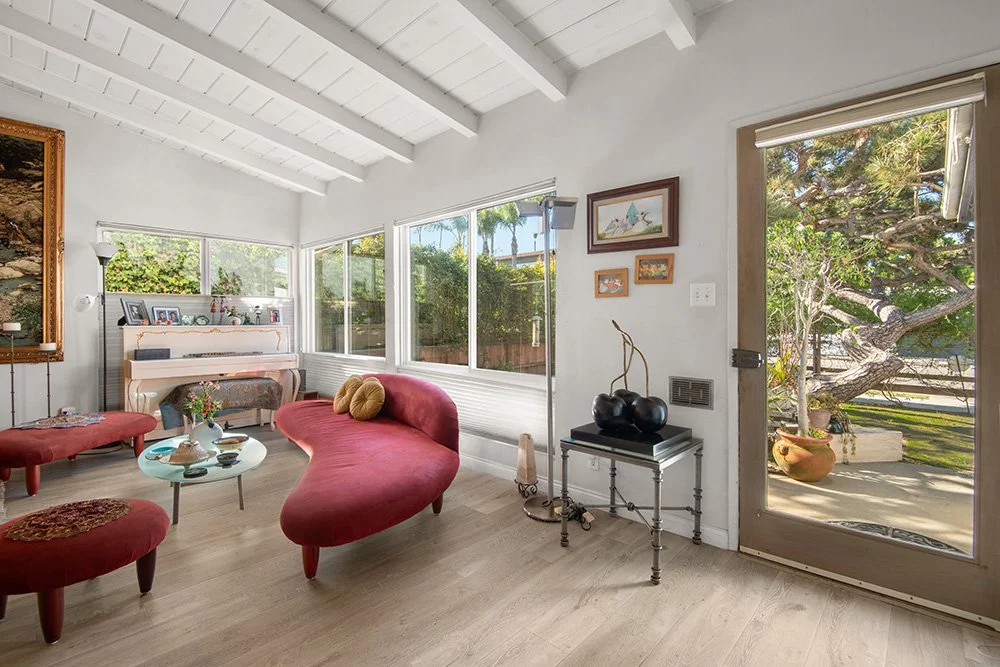 2420 frey ave living room 2.jpg