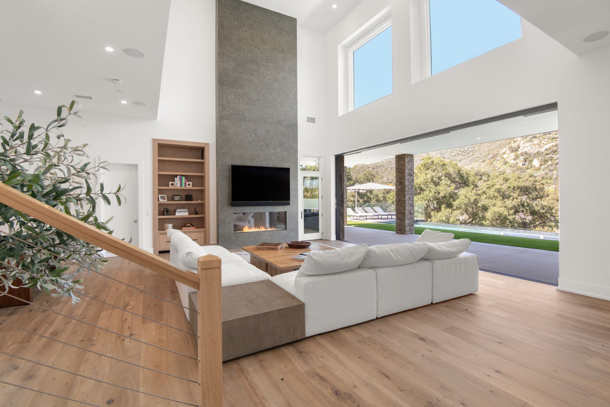 87-web-or-mls-living 10 copy.jpg