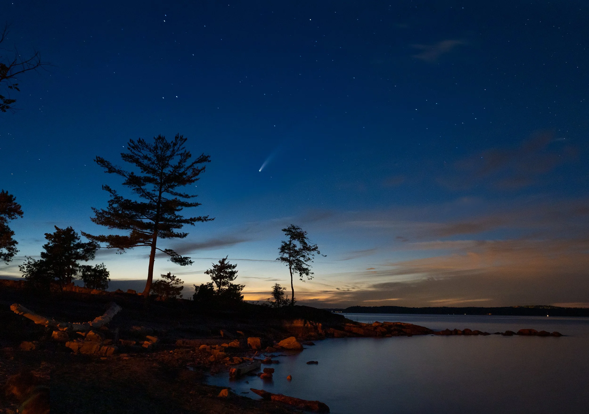 comet neowise seen from oakledge park in Burlington vermont