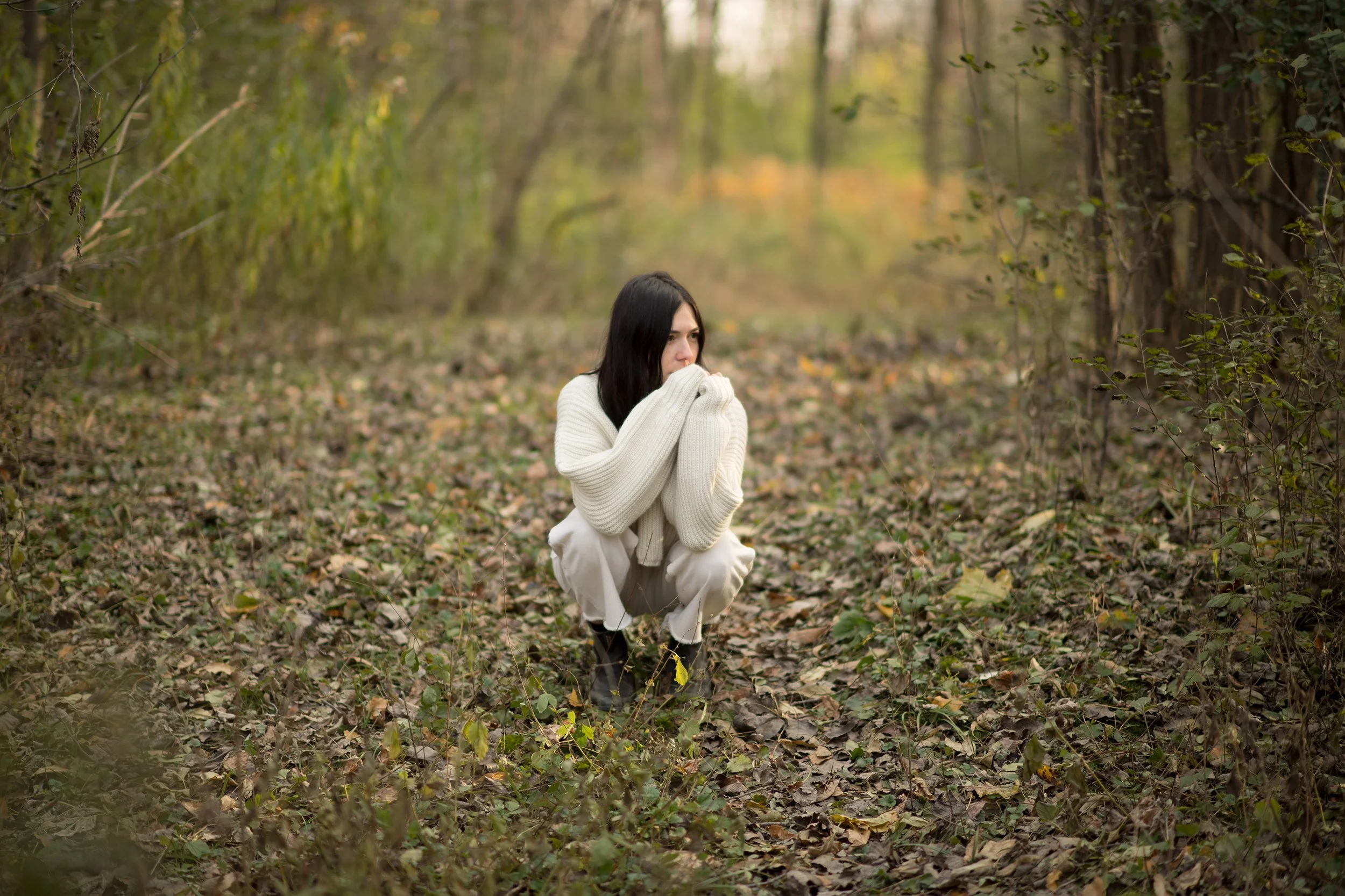 Burlington vermont fashion photographer michael heeney captures amanda richer in white clothing while outdoors