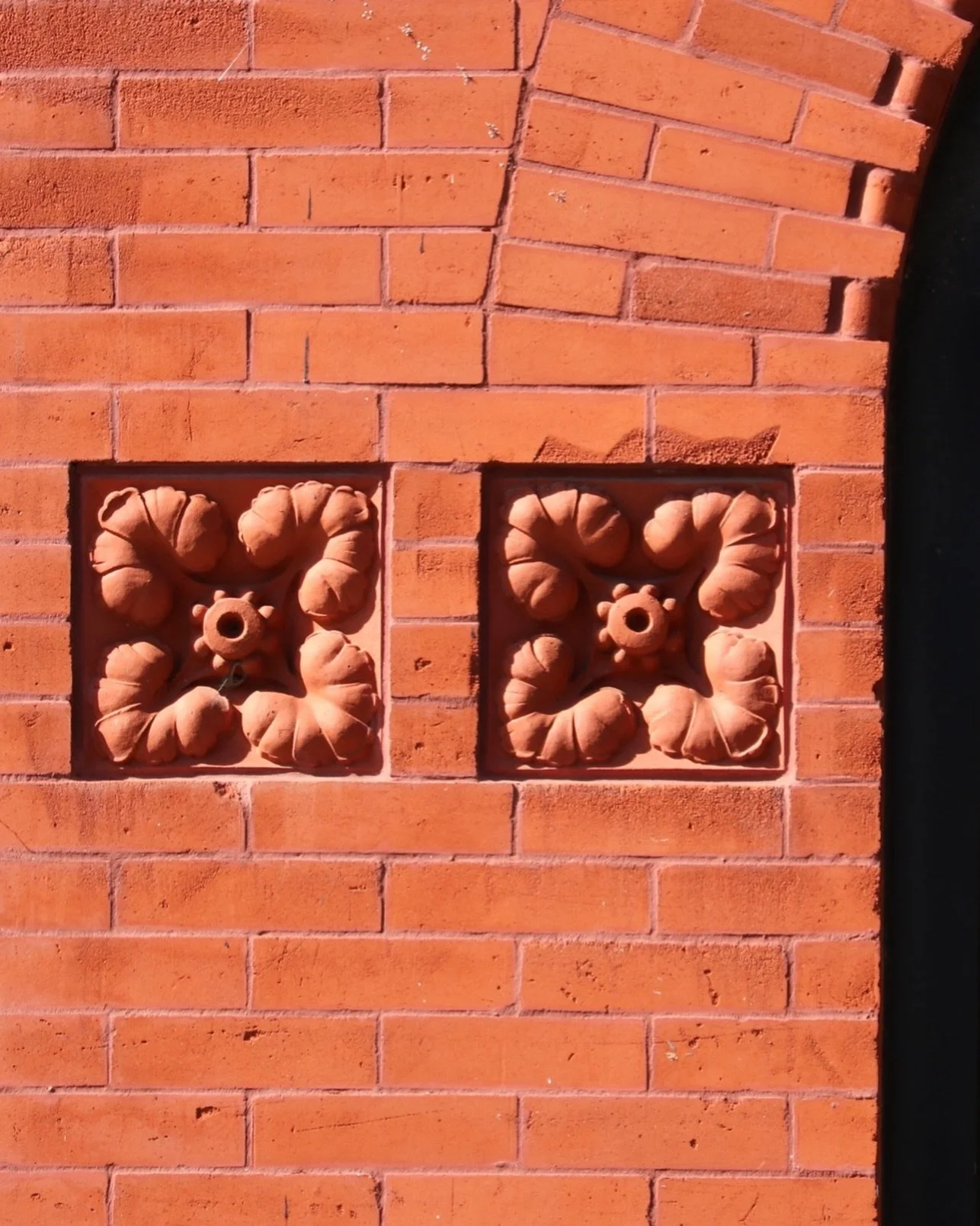 More than a century later, their intricate designs remain beautifully preserved.  #oldchicago #redbrick #chicagoarchitecture #brickhouse #terracotta