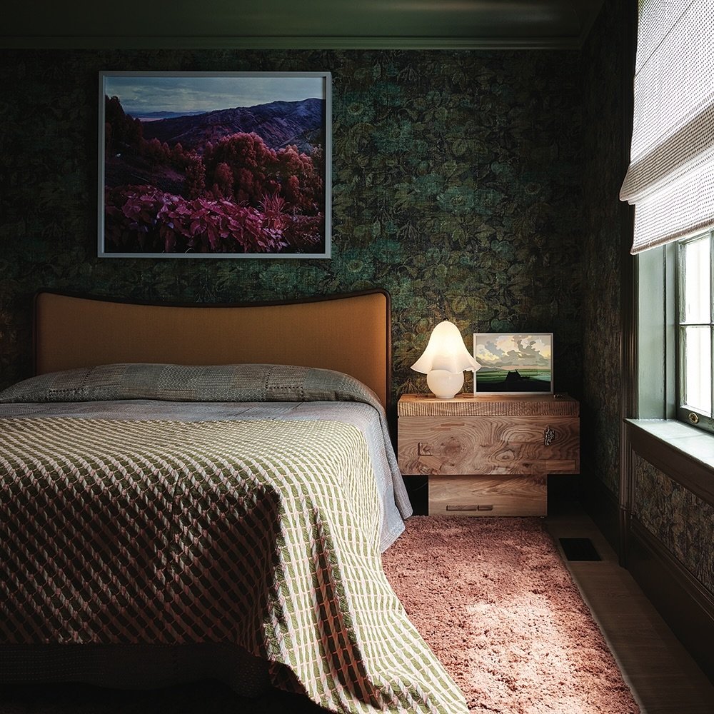 To the Dark and the Endless Skies: A Bedroom Retreat by @aubreymaxwell

AubreyMaxwell&rsquo;s guest bedroom melds music and memories, serving as an immersive retreat for guests&mdash;a space to get lost in imagination, reflection, and renewal. In thi