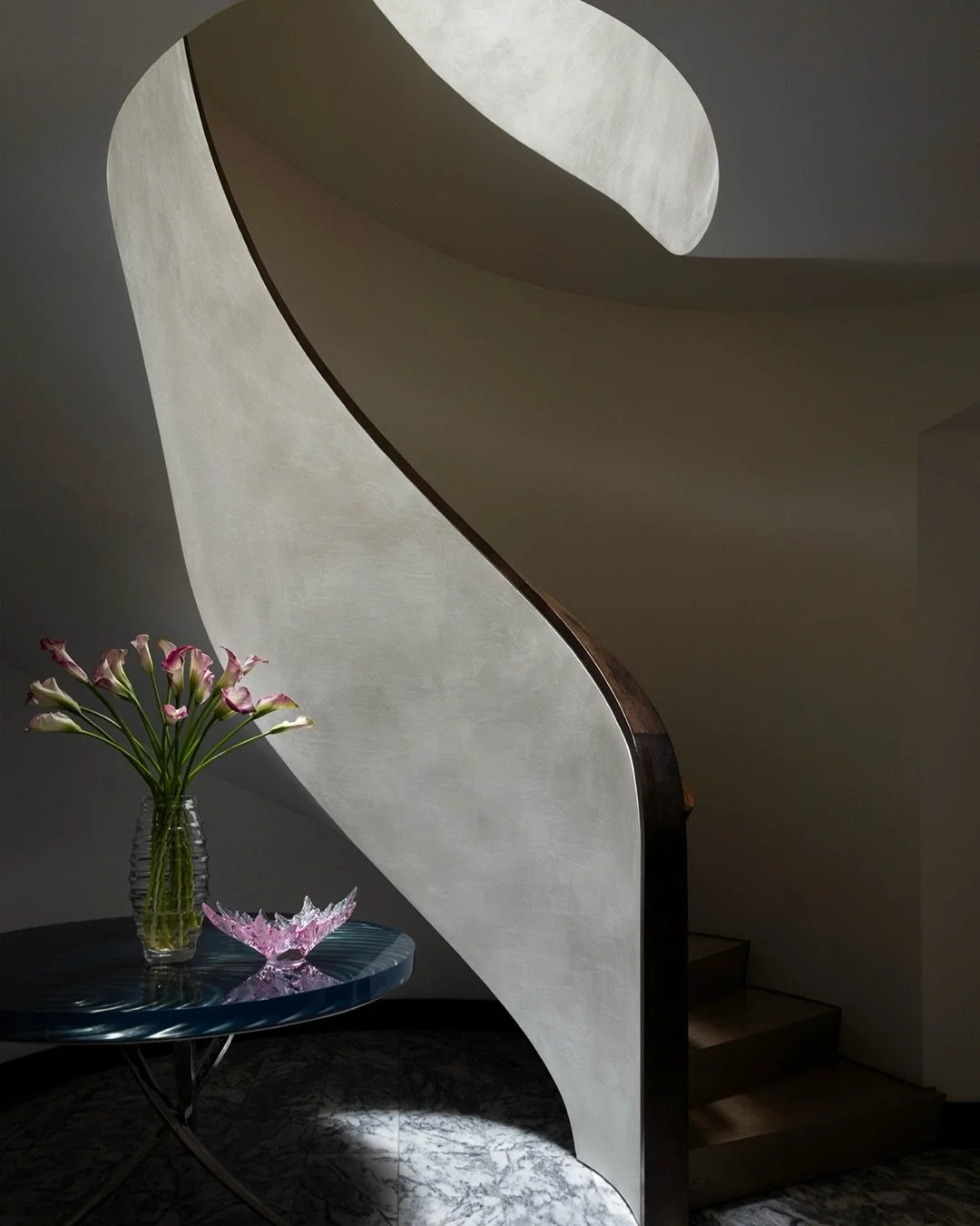 We&rsquo;re kicking off our designer introductions with the incredible Kendall Wilkinson of @kendallwilkinsondesign who will be taking on the entry and foyer.

Known for creating interiors formed around connection and experience, Kendall fashions tog