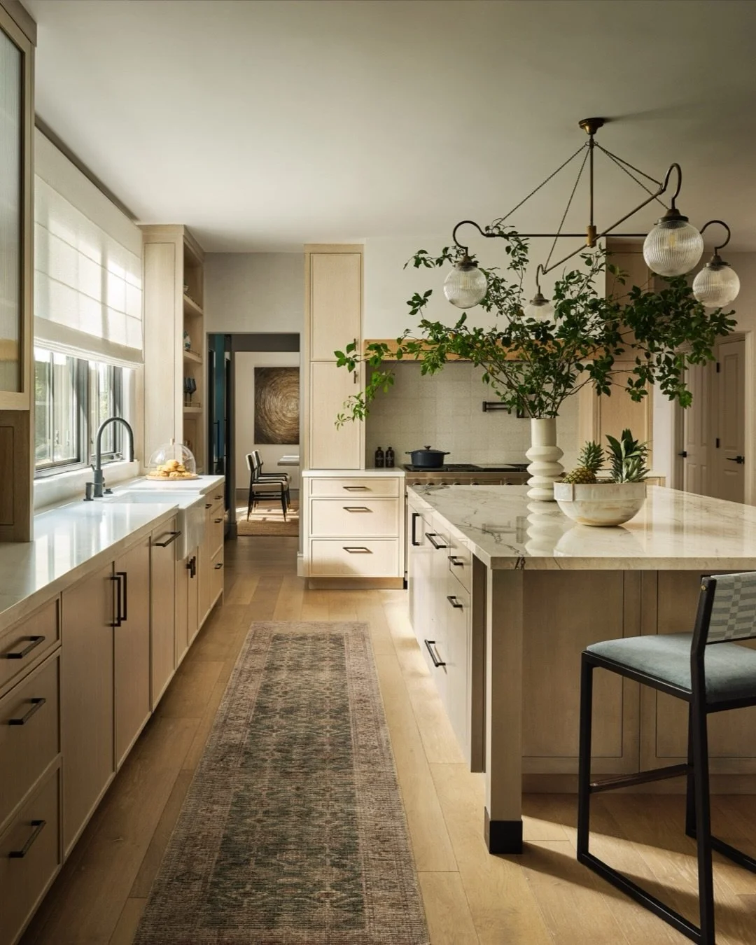 For her fourth showing at Showcase, Sindhu Peruri of @peruridesigncompany will reimagine the living room.

Raised in India, Sindhu was deeply influenced by her grandfather, a textile merchant who unfurled exquisite hand-loomed sarees woven from silk,