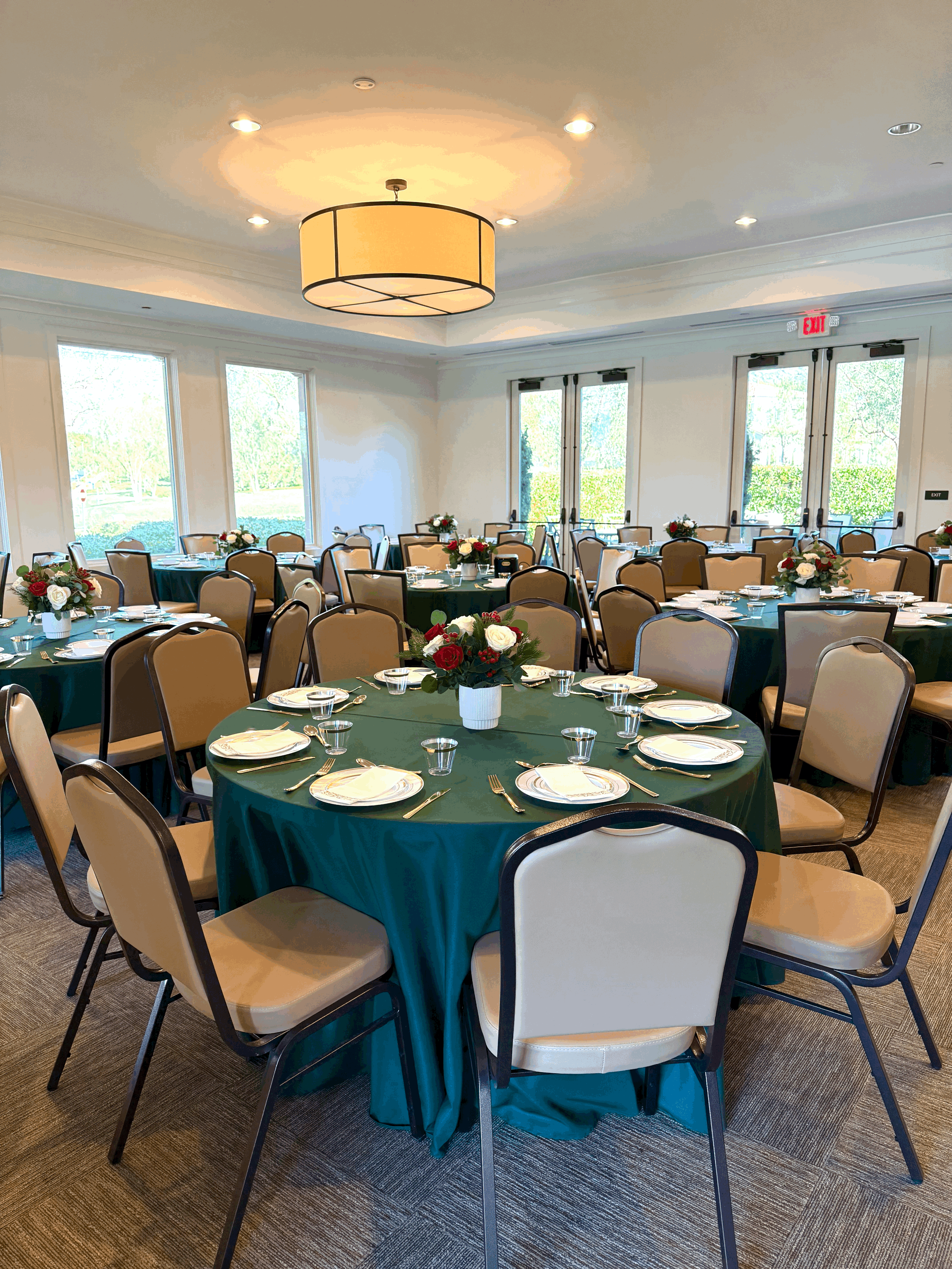 Round Hunter Emerald Green Tablecloth 120" Rental