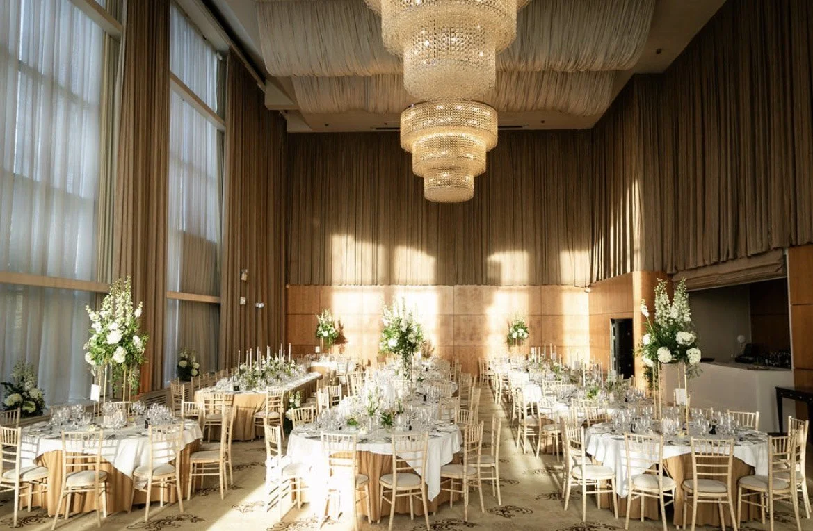 Flowers at The Capel Suite at Castlemartyr Estate by Howe Hill Flowers. Image by Jenny McCarthy