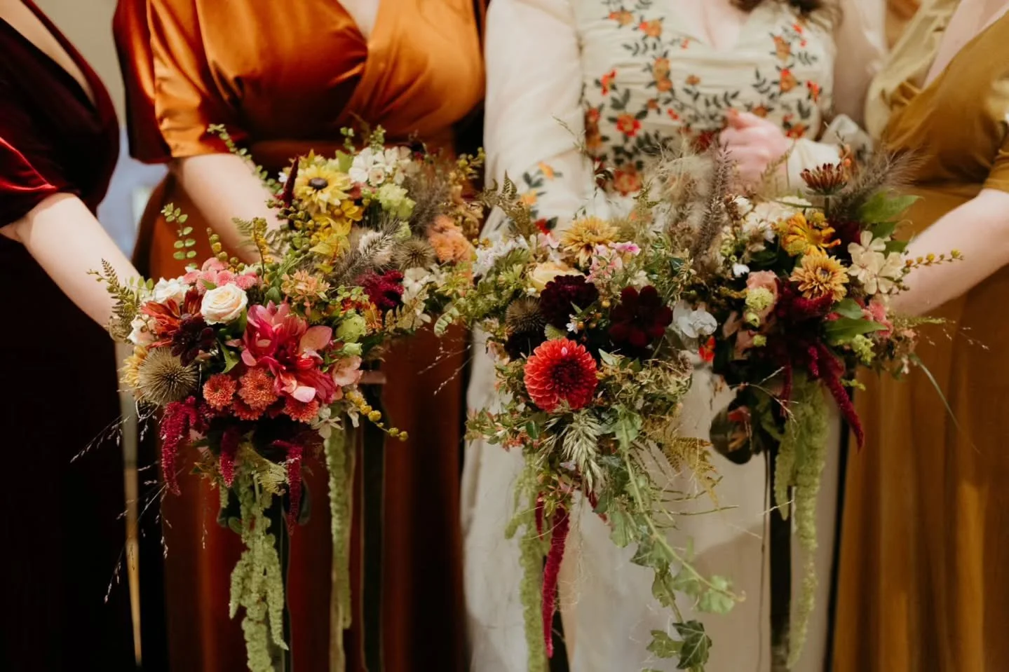 I always LOVE receiving messages from couples after their big day, and especially love seeing the flowers in action in some gorgeous pro photos!

Huge big thanks to Olwyn and Harry for sharing these beauties by @folklore.photography from their big da