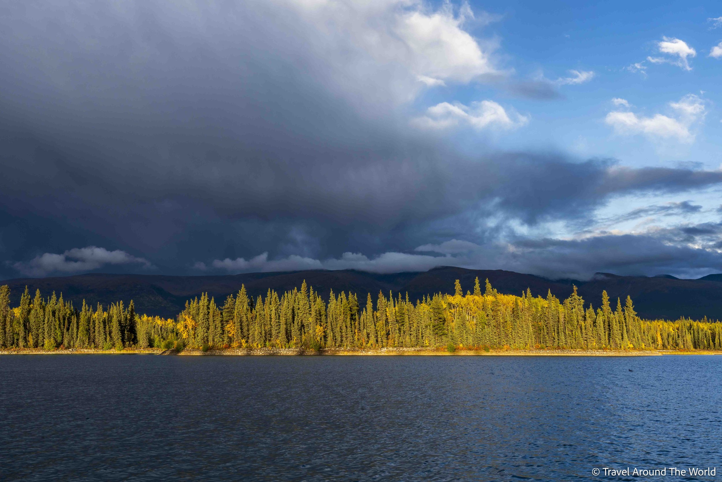 Dramatische Stimmung am Boya Lake