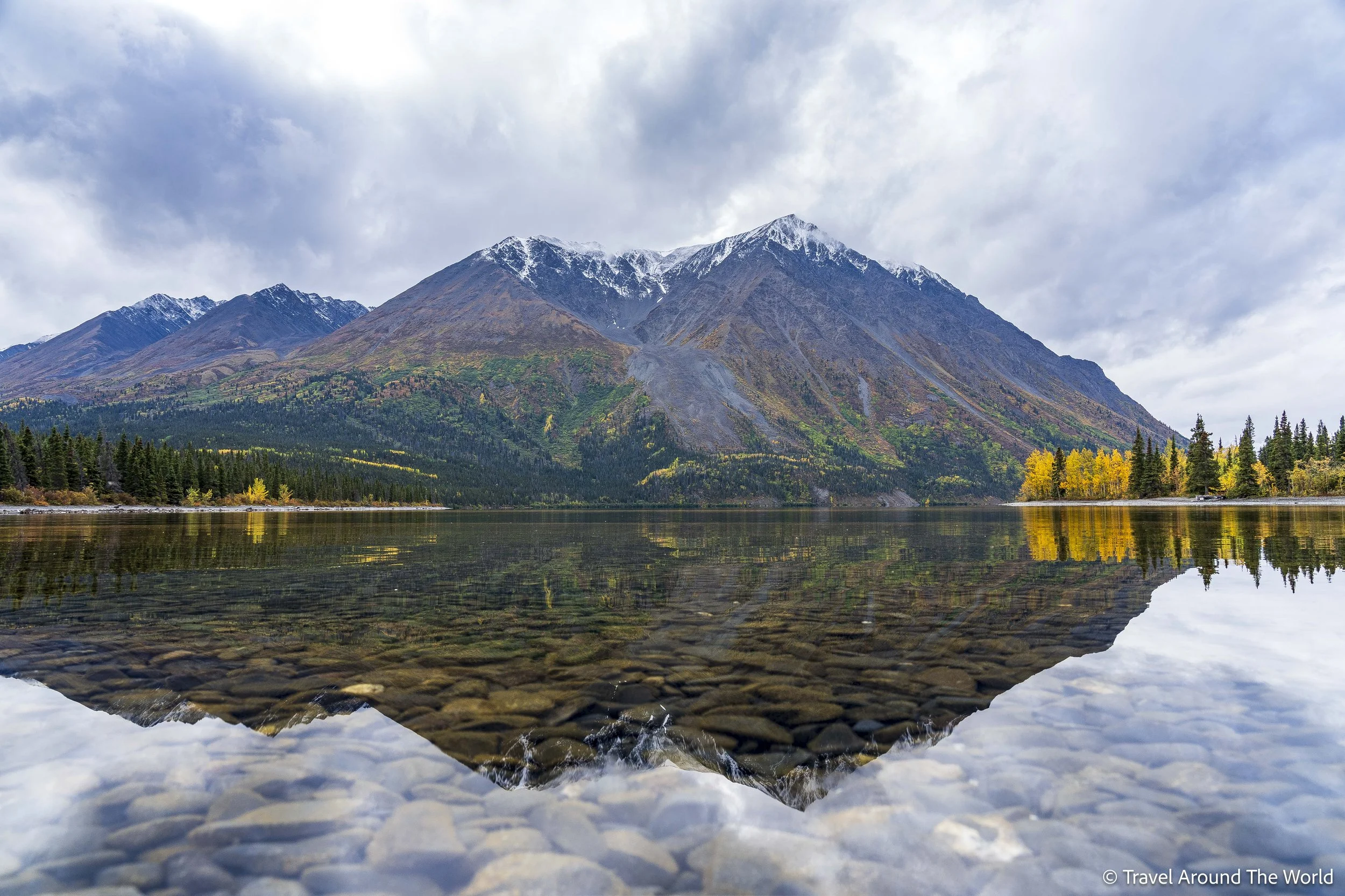 Spiegelung des Kings Throne Peak im Kathleen Lake