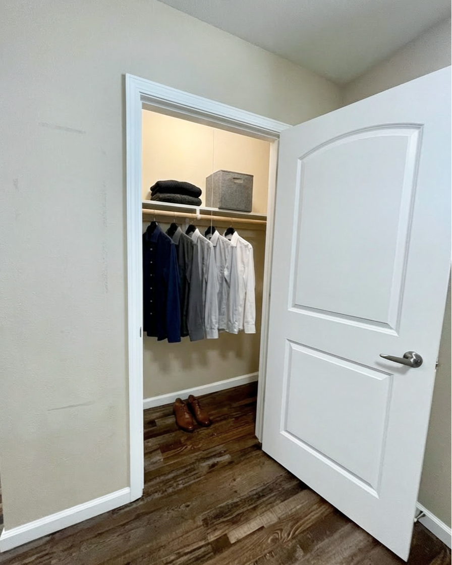 LL_Unit+205_Bedroom+Closet+Model.png