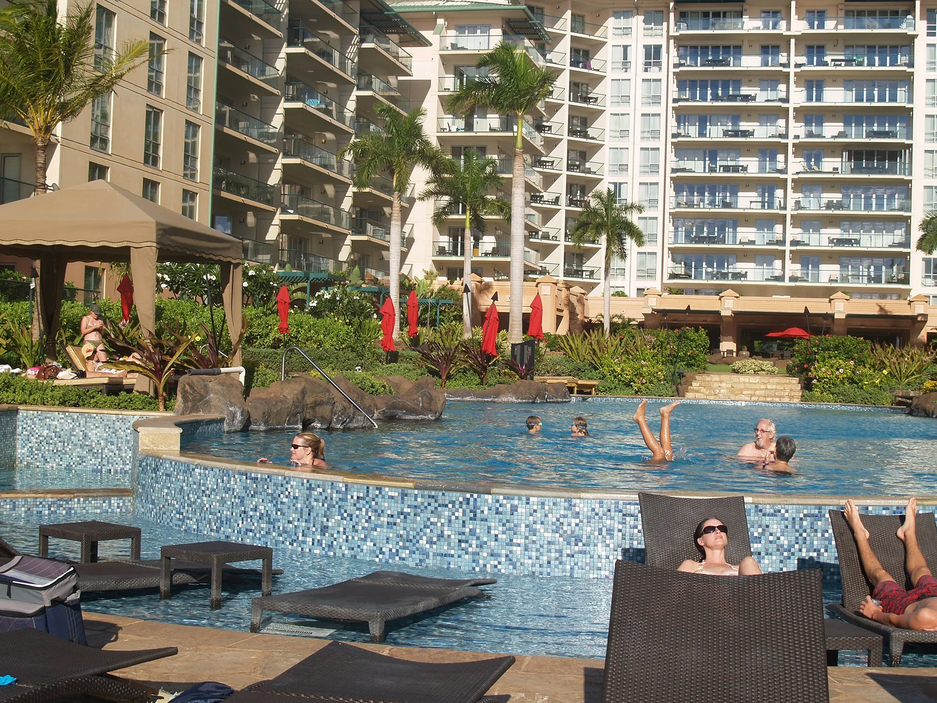 infinity edge pool Maui aqua lounger