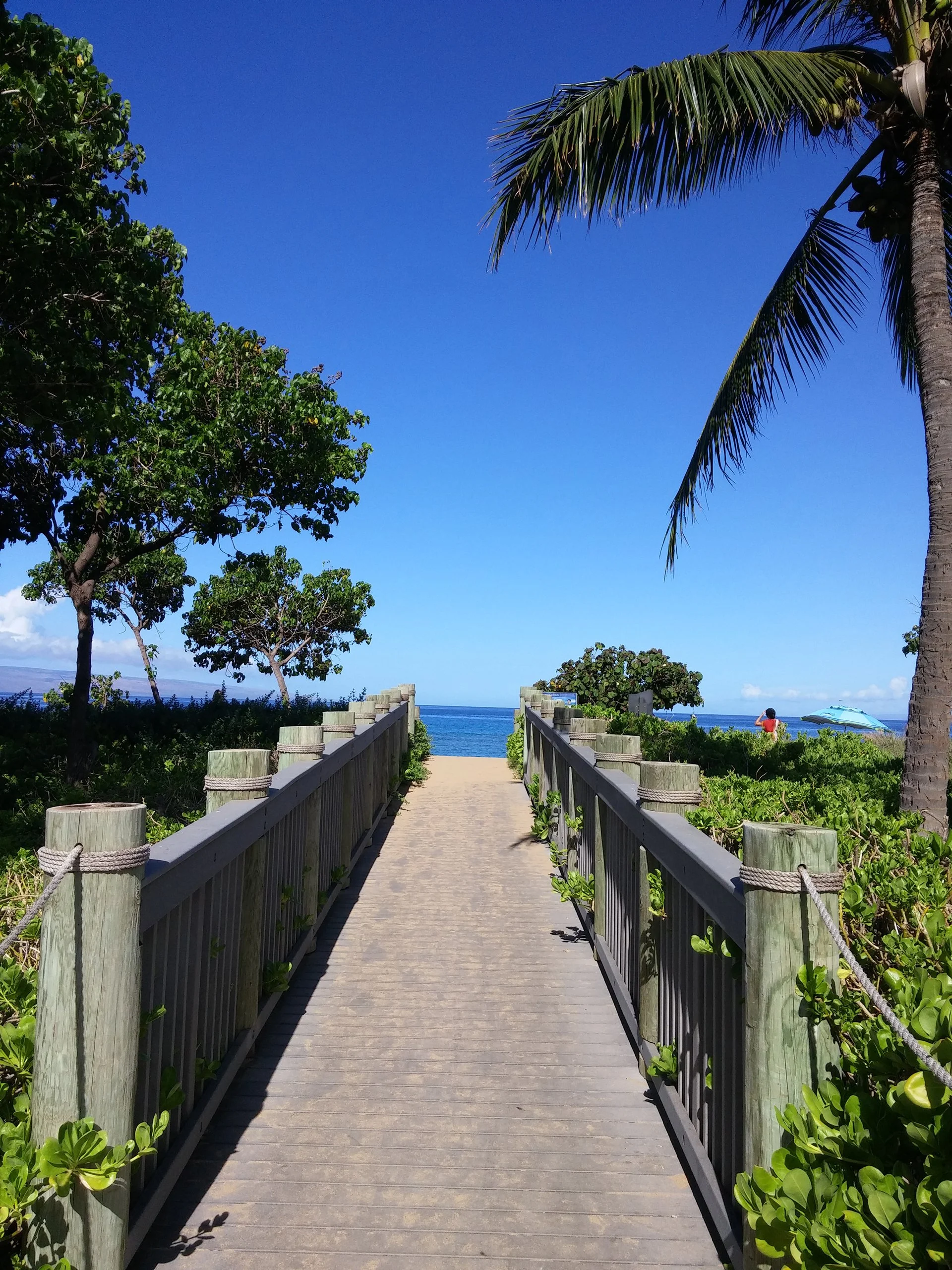 maui beach boardwalk