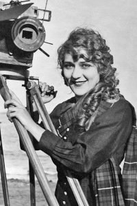 Cap-06-37-Mary-Pickford-_wiki-200x300.jpg