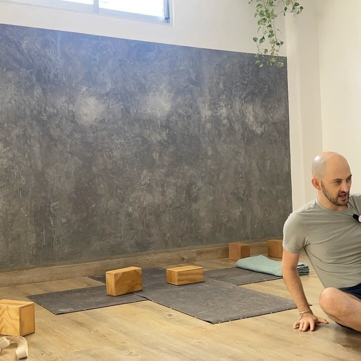 My journey with Katonah Yoga started when I took a Vinyasa class with @rxchel.moves in Bushwick, NY in 2016. I asked her what those funky sun salutations where all about and how I could learn more 😅💫
I ended up taking classes at The Studio when th