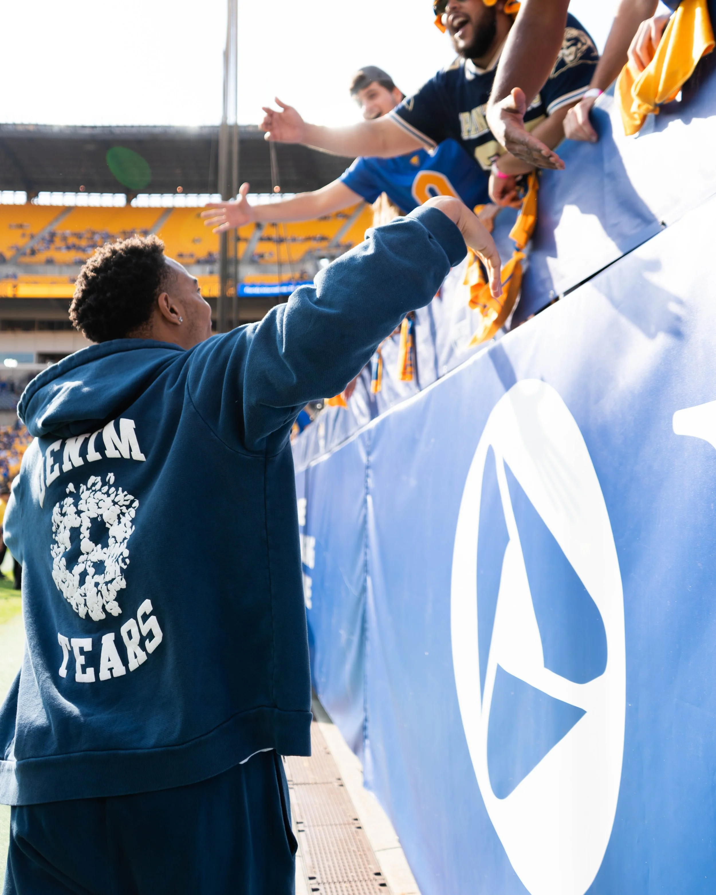 Ish Leggett interacting with fans