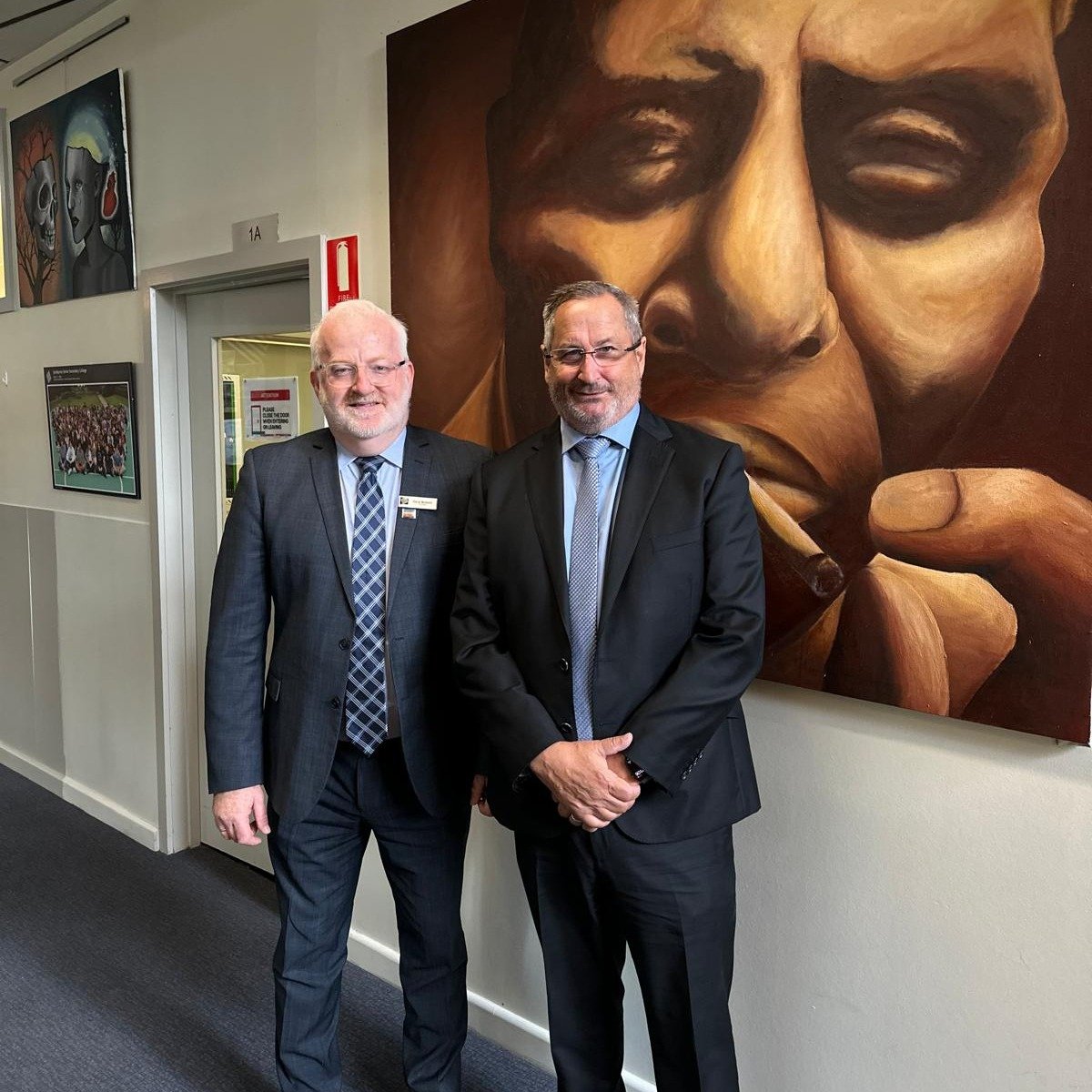 Daryl Bennett is the principal of Swinburne Senior Secondary College.

And on Tuesday, I joined him to officially open their brand new, competition-grade, world-class sports centre.

All thanks to the Allan Labor Government.

This 22.7 million projec