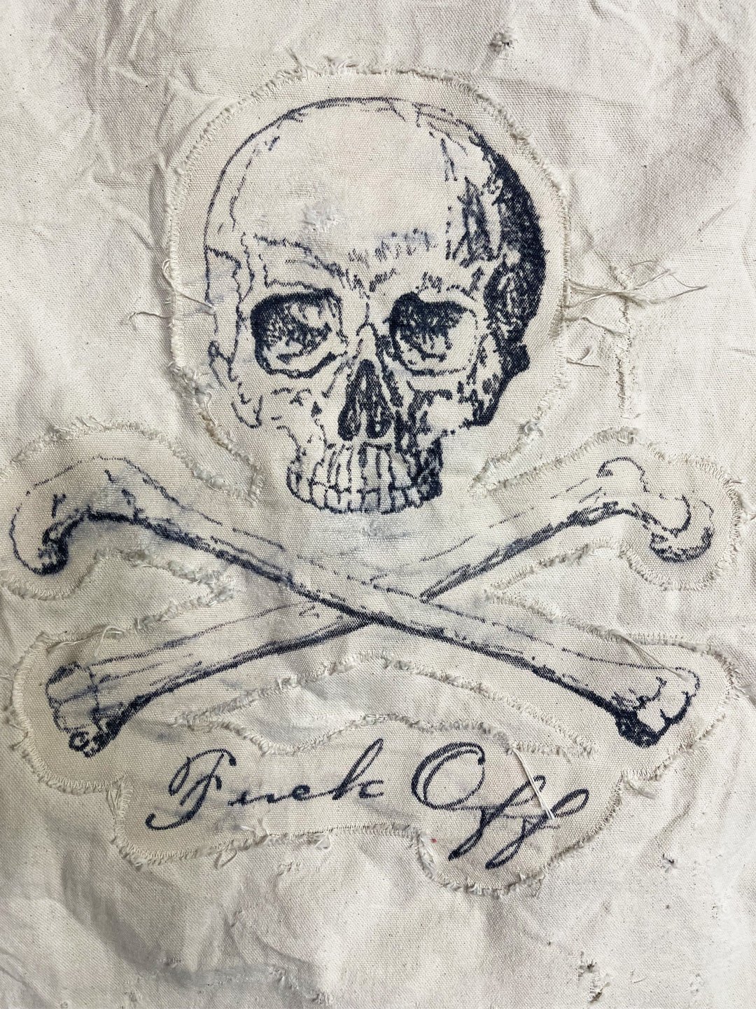 Scull_and_Bones_One_flag_detail_c.jpg