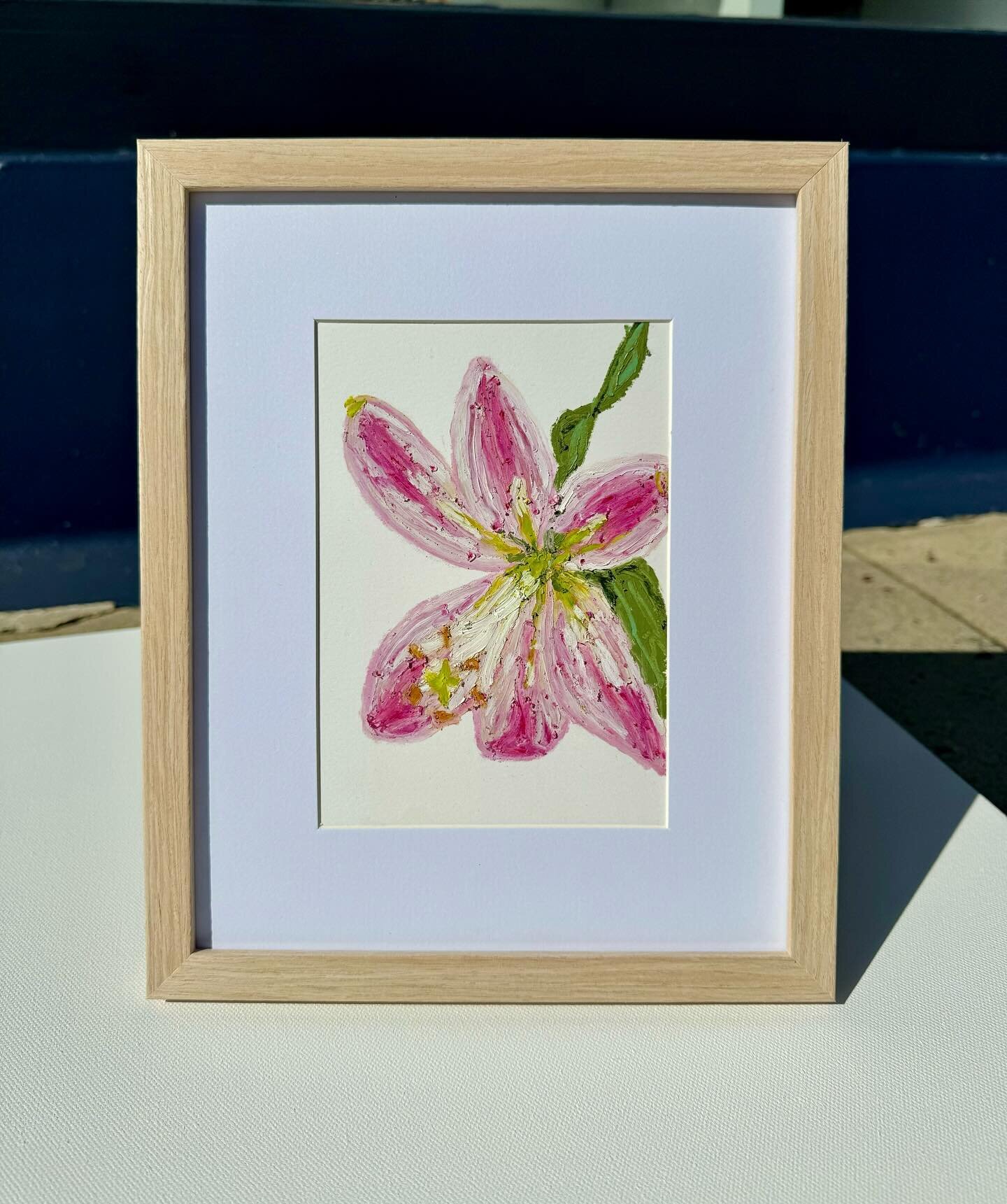 starburst lily - 5x7&rdquo; oil pastel on mixed media paper framed to 8x10&rdquo; | $90, dm me if interested 🌸 
.
.
.
#oilpastelpainting #flowerpainting #lilypainting #instaartist #creativelife #originalart #homedecor