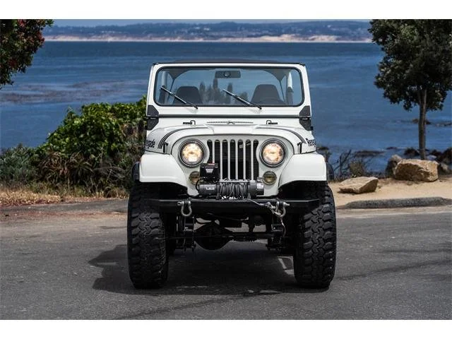 Daisy Duke Jeep Front View.jpeg