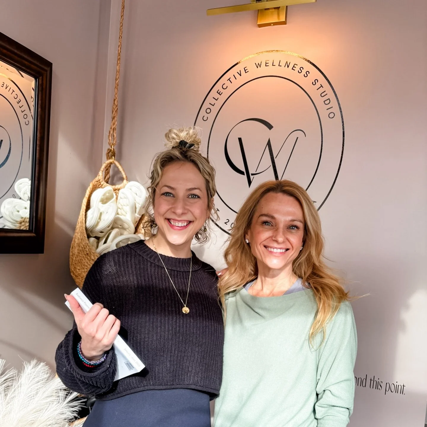 Our community is SO SPECIAL ✨✨✨

This past Saturday morning at the Collective, Kellie kicked things off with Yoga Sculpt, then Gretchen led a juicyyyyyyy Full Moon Primal Flow, and then we got to gather, connect, talk astro, celebrate the release of 