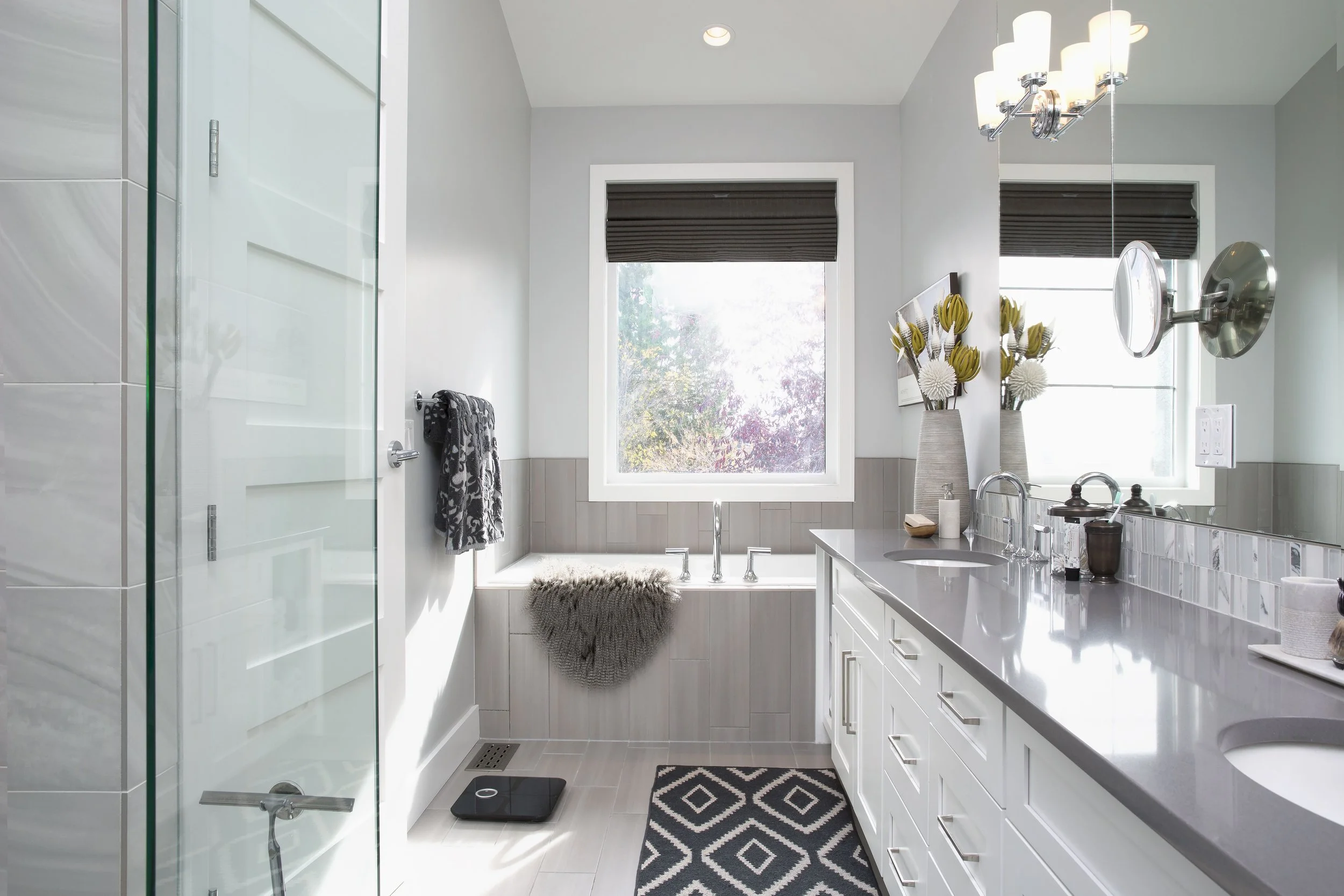 elegant--modern-home-showcase-interior-bathroom-697534837-5c4c96124cedfd0001ddb3bb.jpg