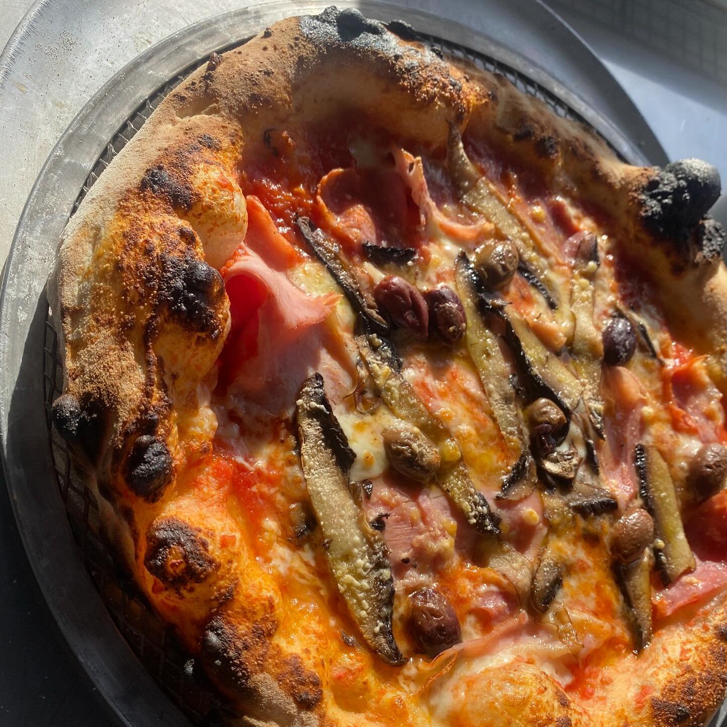Capricciosa
.
Italian tomato, fior di latte, grana padano, prosciutto cotto, portobello mushrooms, olives &amp; EVOO
.
Get in touch via hello@ottocucina.au for catering your private events &amp; parties 🎉 
.
.
.
#ottocucina #pizza #pizzaiolo #pizzat