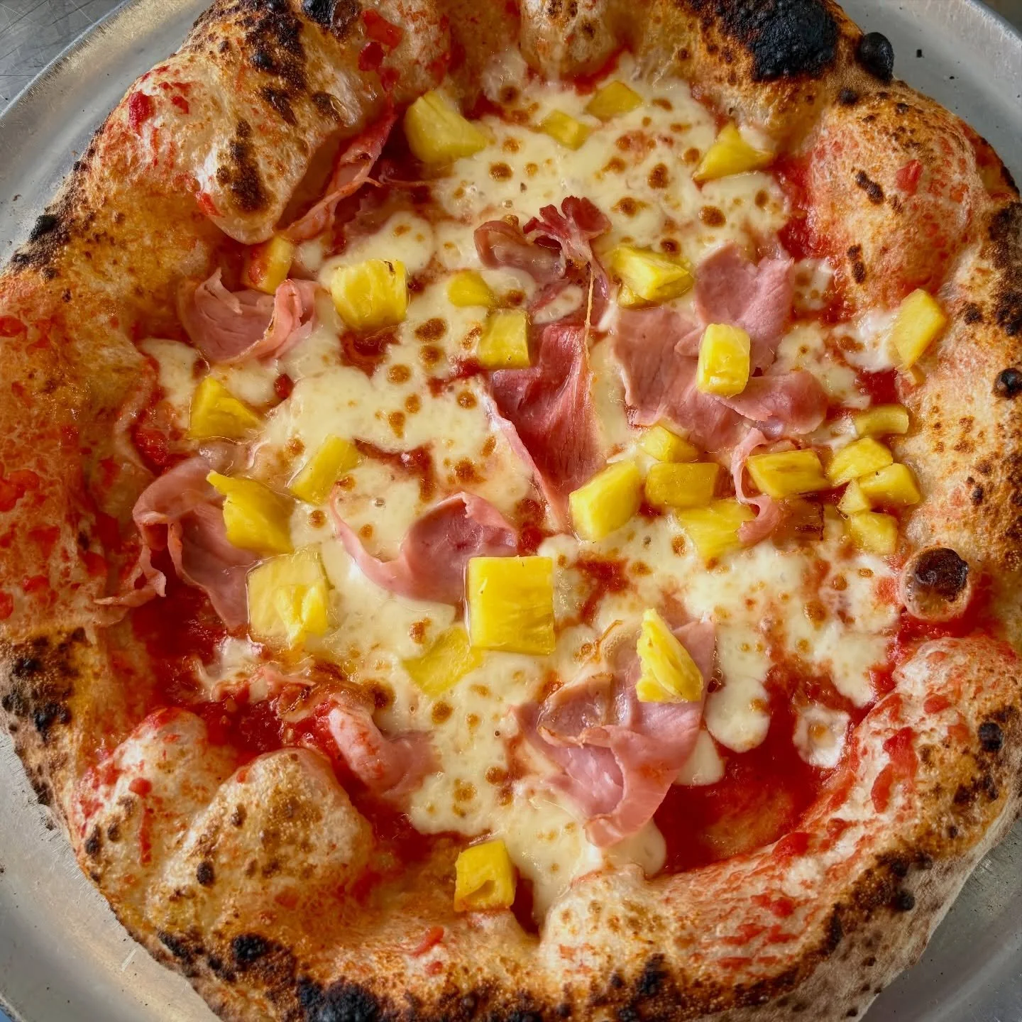 Hawaiian&hellip;don&rsquo;t tell Nonna!
.
Italian tomato, fior di latte, grana padano, prosciutto cotto, fresh cut pineapple
.
Get in touch via hello@ottocucina.au for catering your private events &amp; parties 🎉 
.
.
.
#ottocucina #pizza #pizzaiolo