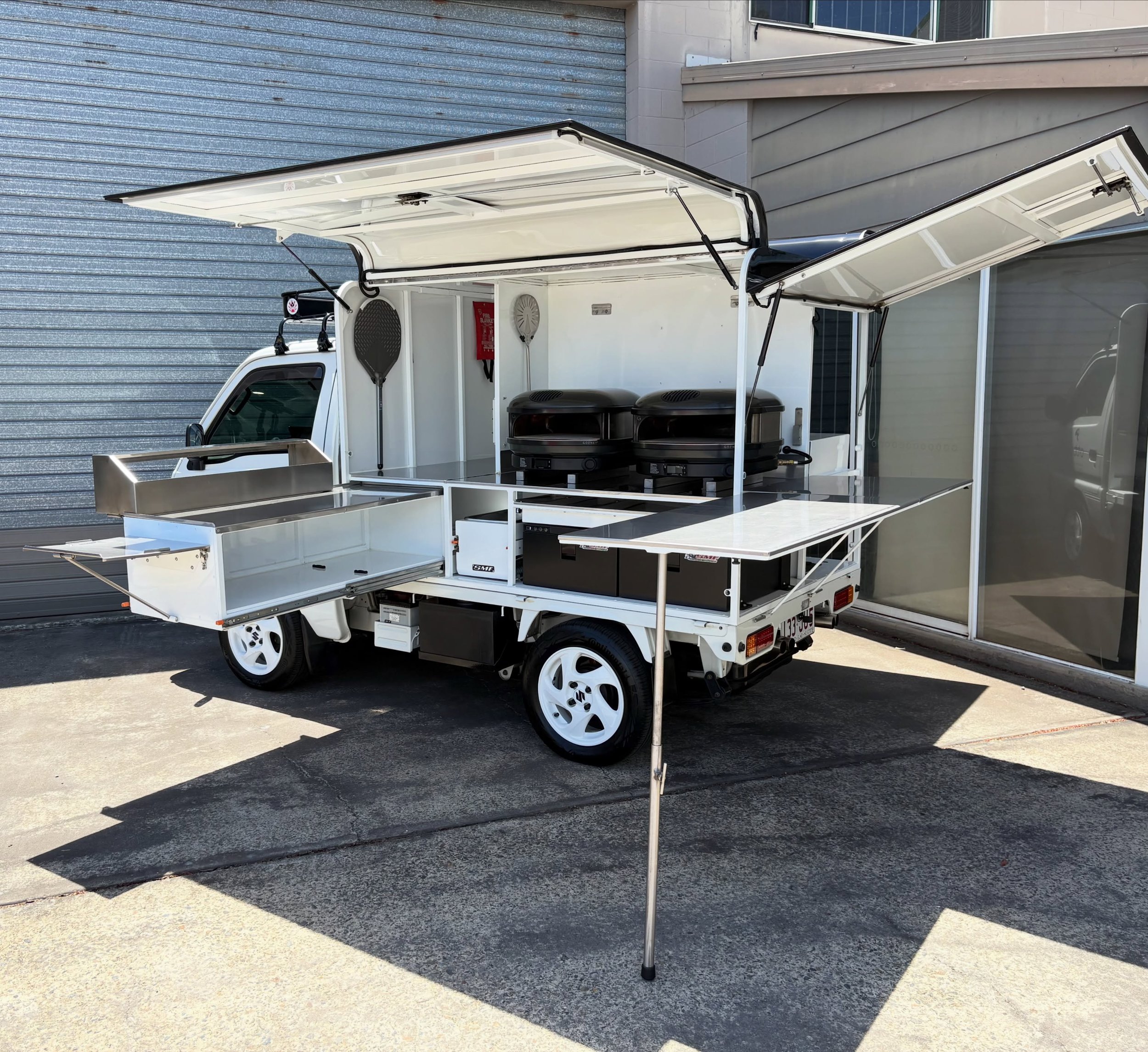 Design. Detail. Function.
Everything dialled in for one of the most unique mobile pizza trucks getting around👌
.
.
#pizzatruck #keitruck #brisbanecatering #mobilecatering #dd51t