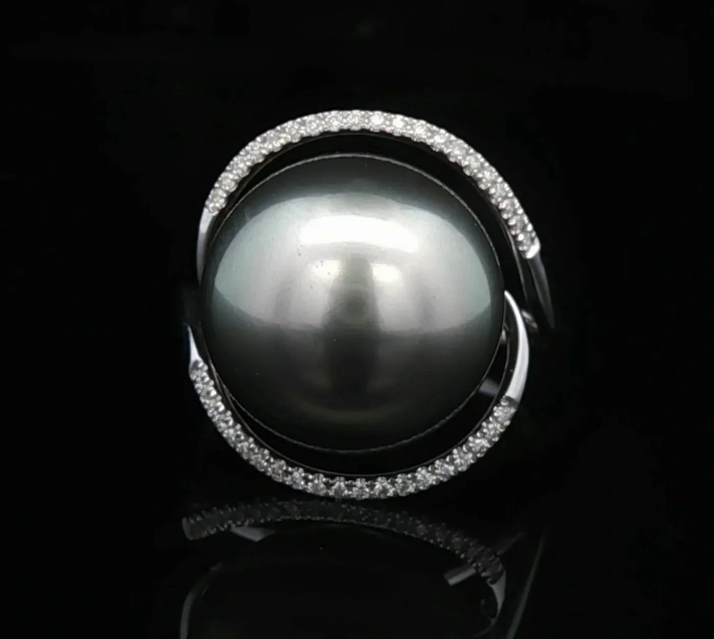 18K White Gold Tahitian Pearl and Diamond Ring