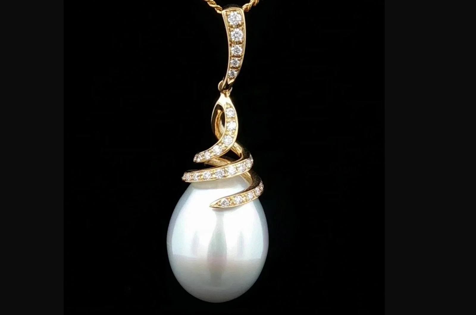 18K Yellow Gold South Sea Pearl and Diamond Pendant