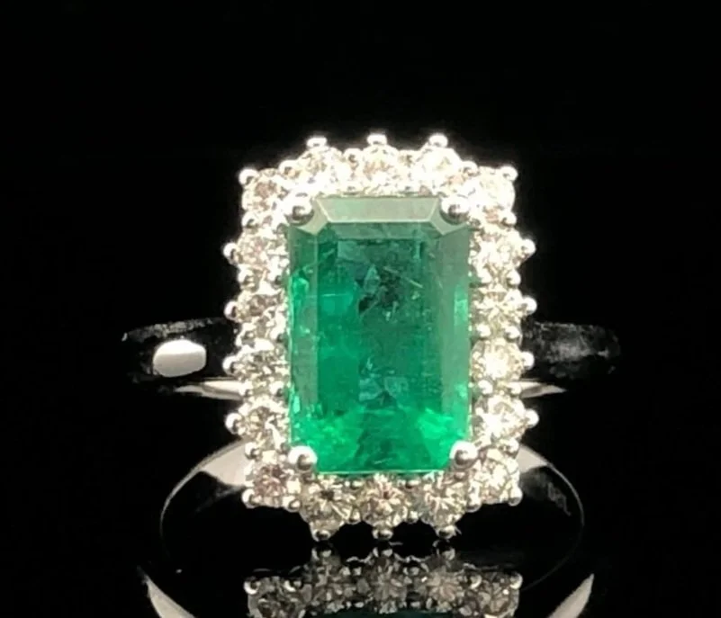 Front view 18K White Gold Zambia Emerald Ring