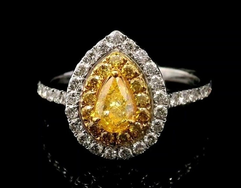 Front view 18K White and Yellow Gold Fancy Coloured Diamond Ring