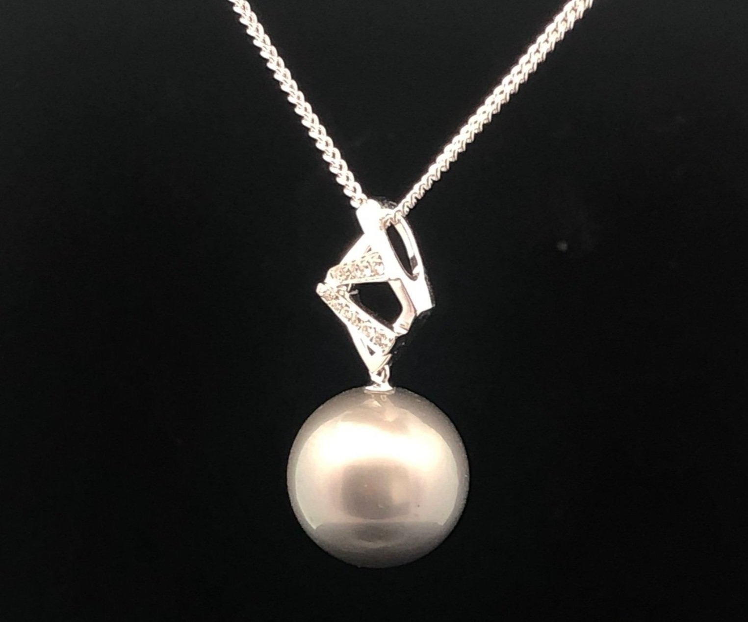 Right side 18K White Gold Tahitian Pearl and Diamond Pendant