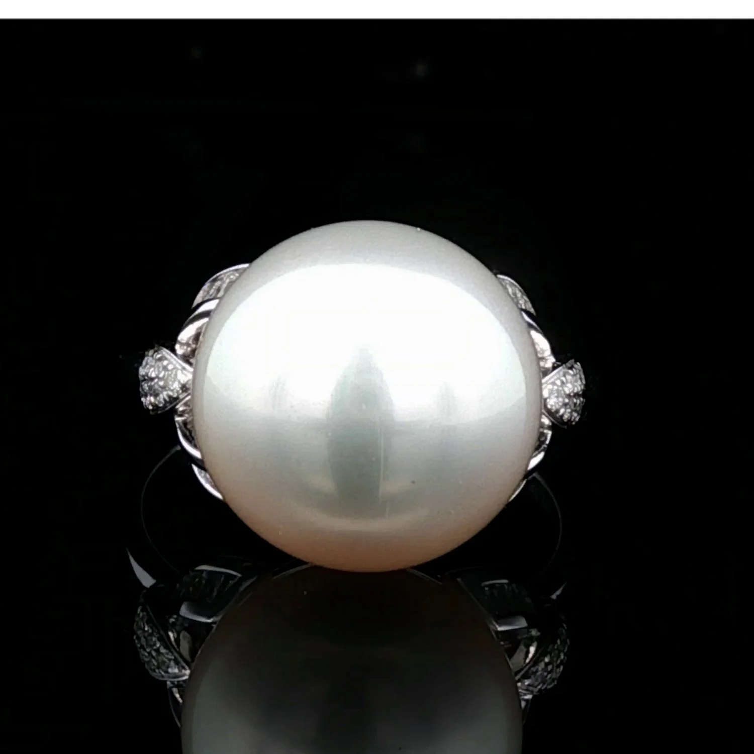 18K White Gold South Sea Pearl and Diamond Ring