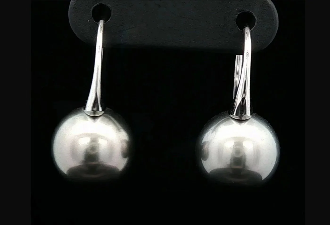 18K White Gold Tahitian Pearl Earrings