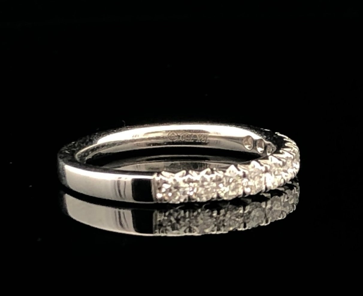 Right angle view 18K White Gold Diamond Ring