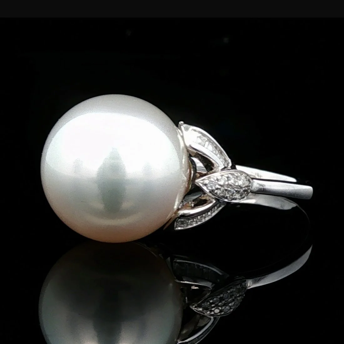 18K White Gold South Sea Pearl and Diamond Ring